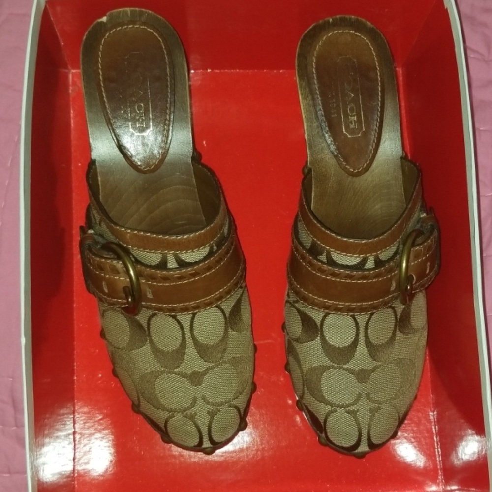 Signature Coach Clogs